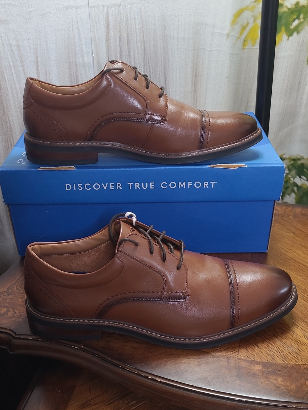 New in box! Nunn Bush Westfield Mens 9.5 Cognac Leather Oxford Dress Shoes